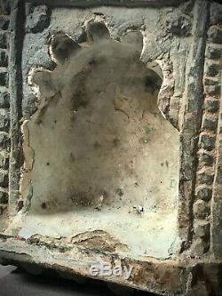 ANTIQUE VINTAGE INDIAN GREEN QUARTZITE NICHE. WALL MOUNTED OIL /GHEE LAMP 19TH c