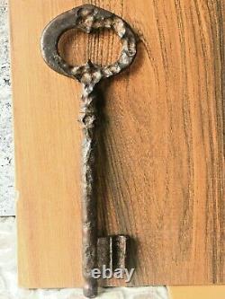 Antique Old Rare Handmade Big Size Rustic Iron Padlock Key Rich patina 24.5cm