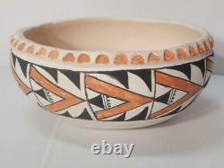 Antique / Vintage Acoma Indian Pottery Chili / Dough Bowl Form Pie Crust Rim