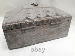 Antique vintage 250years old no joints single wood wooden trinket carving box