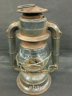 Old Vintage Dietz Comet Kerosine Lamp Lantern Made In Usa. Original Glass Mark