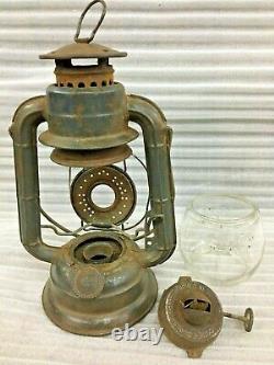 Old Vintage Dietz Comet Kerosine Lamp Lantern Made In Usa. Original Glass Mark