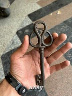 Rare Old Vintage Cast Iron Unique Hand Forged Rustic Big Solid Iron Key