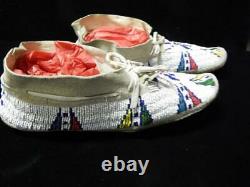 Vintage Southern Cheyenne Indian Moccasins Beaded Pictorial / USA Flag