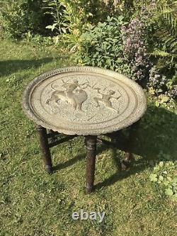 Ancien Vintage Ethnic Wood Table Basse Sculptée En Laiton D'origine Indienne