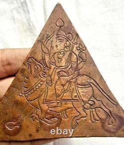 Ancien cuivre antique gravé à la main de la divinité hindoue Yama, vache/buffle Tamra Patra