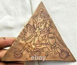 Ancien cuivre antique gravé à la main de la divinité hindoue Yama, vache/buffle Tamra Patra