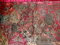 Ancien patchwork de broderie Zardozi en textile de soie antique, chemin de table