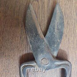 Ancienne Paire de Ciseaux en Fer Forgé Rare Vintage Rustique et Collectible