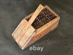 Ancienne cage à souris / rat en bois massif et fer forgé unique et faite à la main