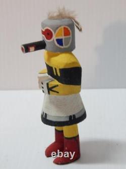 Ancienne figurine Hopi Pueblo indienne au bras raide, taille 4 1/8 pouces