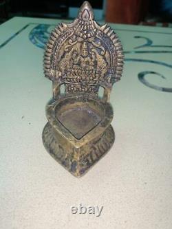 Ancienne lampe à huile en laiton décorative de la déesse Maa Mata Diya, antique et vintage, pour la maison, collectionnables.