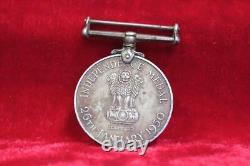 Ancienne médaille en métal de l'indépendance de 1950, objet de décoration antique vintage collectible PO-41