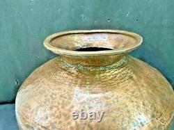 Ancienne poterie de stockage d'eau en cuivre martelé, de grande taille, vintage et rare, avec une riche patine, objet de collection