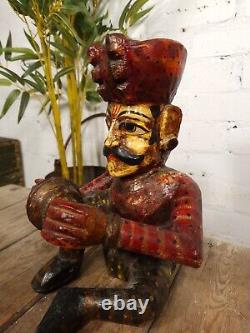 Ancienne sculpture de musicien en bois polychrome sculpté à la main d'origine indienne