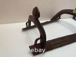 Ancienne selle de cheval Mughal en fer et bois sculpté à la main de style vintage