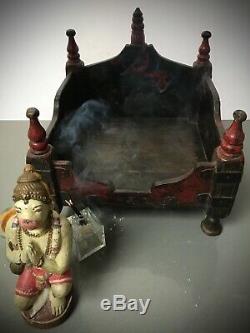 Antique Vintage Indien Hindu Temple Accueil Sanctuaire. Sacré Vermillion Et Noir. Om
