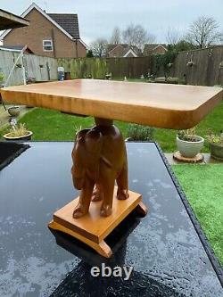 Belle table en bois sculpté d'éléphant indien vintage