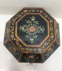 Boîte Mughal en bois octogonale indienne vintage/antique RARE, peinte à la main avec des motifs floraux