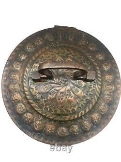 Boîte à noix de bétel en cuivre martelé et bronze avec poignée, Inde vintage