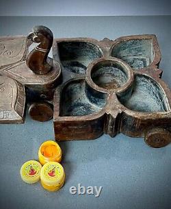 Boîte à tikka indienne vintage version à roulettes du temple poignée de paon et motif floral