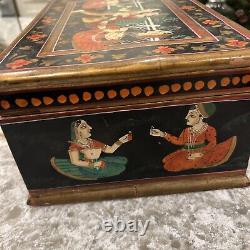 Boîte de mariage ancienne indienne peinte à la main avec des scènes érotiques - Kama Sutra