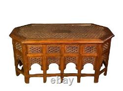 Bonne Taille Vintage Table Basse Indienne Du Xxe Siècle