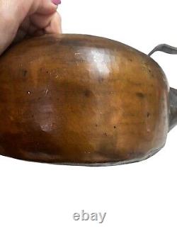 Bouilloire en cuivre primitif ancienne indienne antique fabriquée à la main du début des années 1900