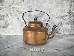 Bouilloire en laiton vintage de l'Inde des années 1900, ancien ustensile de cuisine artisanal