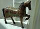 Cheval De Mariage En Bois Sculpté Et Peint à La Main à La Manière Rajasthani Avec Une Patine Rustique Figurine