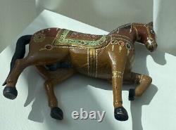 Cheval de mariage en bois sculpté et peint à la main à la manière rajasthani avec une patine rustique figurine