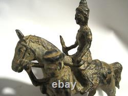 Cheval guerrier hindou Khandoba avec guide en bronze antique vintage.