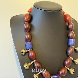 Collier antique himalayen en cornaline du Nagaland avec clochettes en laiton tribales indiennes