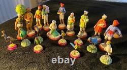 ENSEMBLE DE 10 FIGURINES EN ARGILE / PLÂTRE D'ART POPULAIRE INDIEN VINTAGE ET 9 OISEAUX