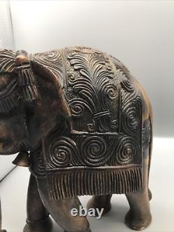 Éléphant en bois indien ancien de 2 400 kg