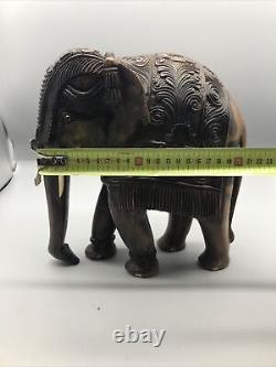 Éléphant en bois indien ancien de 2 400 kg