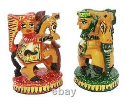 Ensemble d'échecs en bois 5 pièces sculptées à la main, peintes, anciennes et vintage avec des figurines indiennes