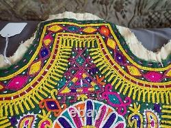 Eventail brodé du Gujarat en Inde - éventail à la main Kutch avec des paons - Femme vintage