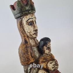 Figure polychrome en bois sculpté indien du 20ème siècle Mère et enfant Madonna 29cm