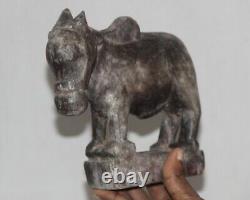 Figurine de vache sacrée en bois ancien sculptée à la main des années 1850