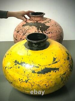 Grand Bol Antique De Pot D’eau Riveté En Métal Indien D’antiquité. Lota. Cadmium Jaune