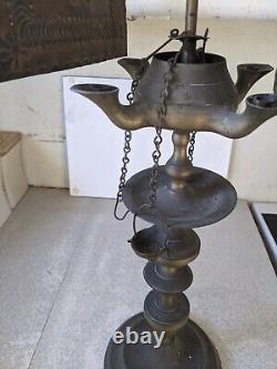 Lampe à huile antique / vintage indienne islamique à 4 bras avec ciseaux éteignoir
