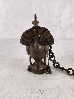 Lampe à huile suspendue en bronze et laiton représentant un paon de l'Inde moghole d'époque vintage