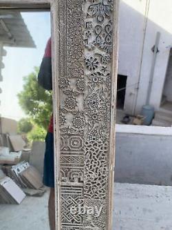 Miroir mural ancien indien en bois sculpté à la main avec de beaux motifs.