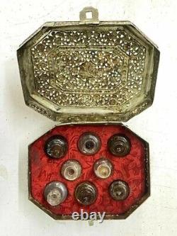 Old Vintage En Laiton Manufacturé Fin Jali Coupe Mughal Période Boîte Parfum Avec 8 Bouteille