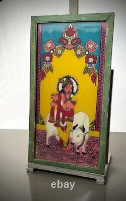 PEINTURE SUR VERRE INDIENNE À L'ENVERS KRISHNA VACHE SACRÉE VINTAGE 20ème siècle