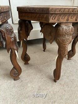 Paire De Tables Anciennes Indien Main Sculpté Veneer Inlaid Top Avec Jambes Éléphant
