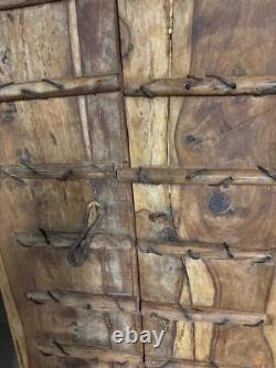 Paire de portes anciennes indiennes d'origine vintage en bois et métal 170cm x 87cm