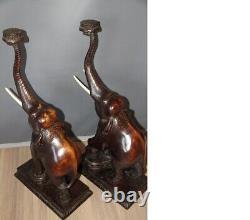 Paire de superbes lampes décoratives en bois sculpté de style vintage représentant des éléphants