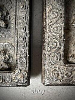 Panneau bouddhiste vintage sur support. 21 Bouddha en argile en mudra d'Amitabha. Tibet. Népal.